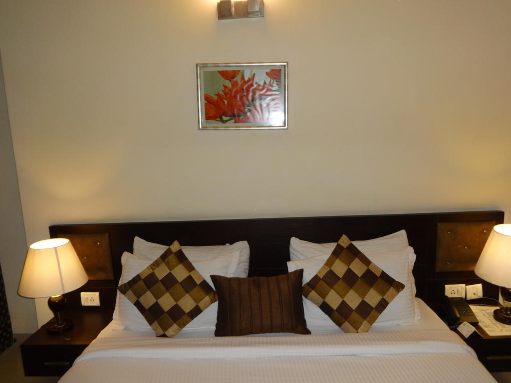 Hotel Gautam Residency نيودلهي الغرفة الصورة